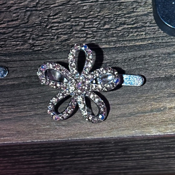 Swarovski crystal Hand Made magnetic Flower Barrette hair clips. 0.75 inches. - Picture 5 of 12